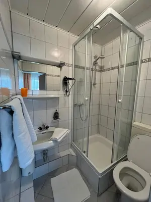 Ein Badezimmer in der Unterkunft Gästehaus Jedinger