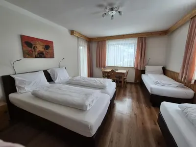 Ein Bett oder Betten in einem Zimmer der Unterkunft Gästehaus Zum Steirischen Kuss