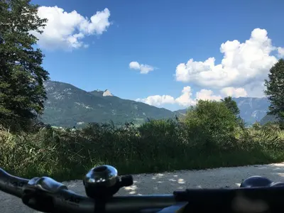 Ein allgemeiner Bergblick oder ein Berglick von der Ferienwohnung aus