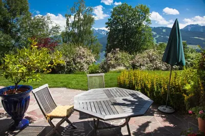 Ein allgemeiner Bergblick oder ein Berglick von der Ferienwohnung aus