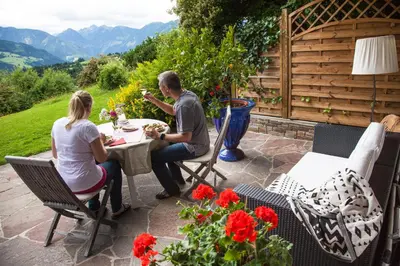 Ein allgemeiner Bergblick oder ein Berglick von der Ferienwohnung aus