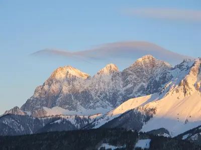 Ein allgemeiner Bergblick oder ein Berglick von der Ferienwohnung aus