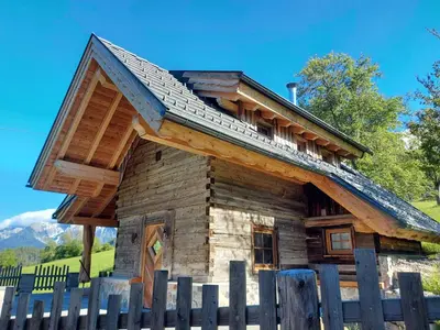 Das Gebäude in dem sich das Chalet befindet