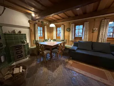 Ein Sitzbereich in der Unterkunft Ferienhaus Werkstattl Rassis Feriendorf Donnersbachwald