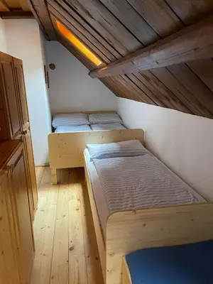 Ein Bett oder Betten in einem Zimmer der Unterkunft Ferienhaus Werkstattl Rassis Feriendorf Donnersbachwald