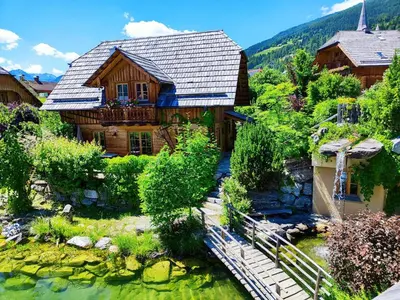 Ein allgemeiner Bergblick oder ein Berglick von des Ferienhauses aus
