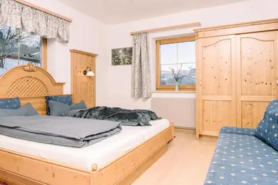 Ein Bett oder Betten in einem Zimmer der Unterkunft Landhaus Stieglschuster, middle of 5-Skiarea & mountain view 360