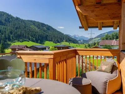 Ein allgemeiner Bergblick oder ein Berglick von des Chalets aus