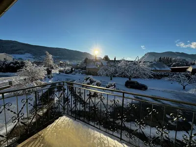 Ein allgemeiner Bergblick oder ein Berglick von der Ferienwohnung aus