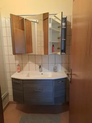 Ein Badezimmer in der Unterkunft Zimmer Kropfmoar
