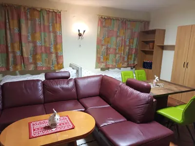 Ein Sitzbereich in der Unterkunft Zimmer Kropfmoar