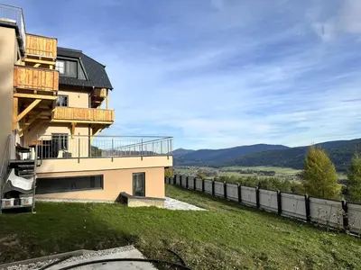 Ein allgemeiner Bergblick oder ein Berglick von der Ferienwohnung aus