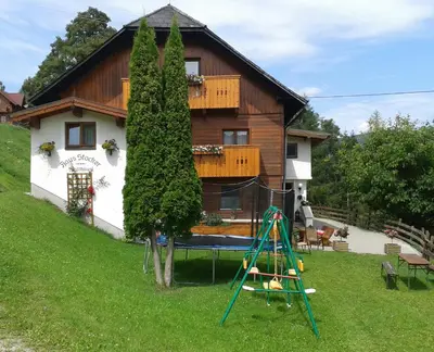 Ein Kinderspielbereich in der Unterkunft Stallhäusl