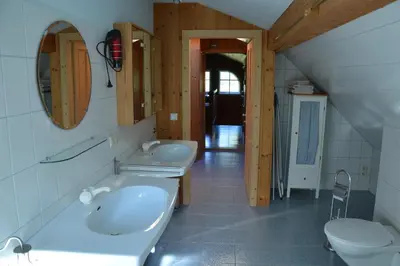 Ein Badezimmer in der Unterkunft Roseggerhaus