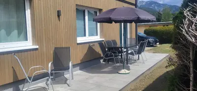 Ein allgemeiner Bergblick oder ein Berglick von des Ferienhauses aus