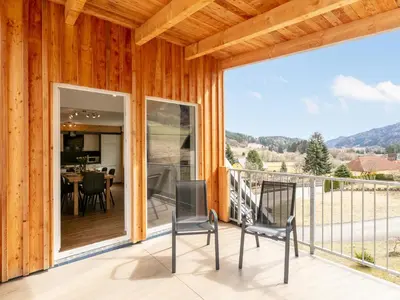 Ein allgemeiner Bergblick oder ein Berglick von der Ferienwohnung aus
