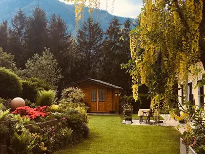 Ein Garten an der Unterkunft Haus Nardin