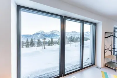 Ein allgemeiner Bergblick oder ein Berglick von der Ferienwohnung aus