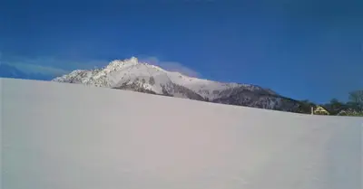 Ein allgemeiner Bergblick oder ein Berglick von der Ferienwohnung aus