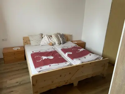 Ein Bett oder Betten in einem Zimmer der Unterkunft Ferienwohnung in ruhiger Lage in Bischofshofen