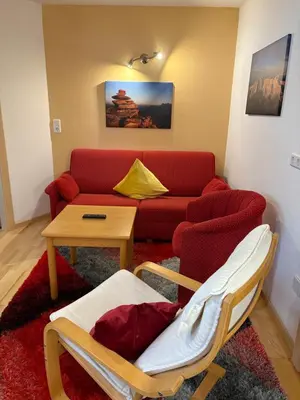 Ein Sitzbereich in der Unterkunft Haus Alpenheim