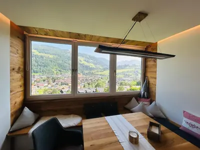 Ein allgemeiner Bergblick oder ein Berglick von der Ferienwohnung aus