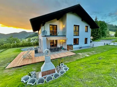 Ein allgemeiner Bergblick oder ein Berglick von des Chalets aus