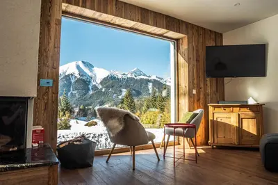 Ein allgemeiner Bergblick oder ein Berglick von des Chalets aus