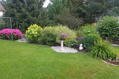 Ein Garten an der Unterkunft Ferienhaus am Tullnberg