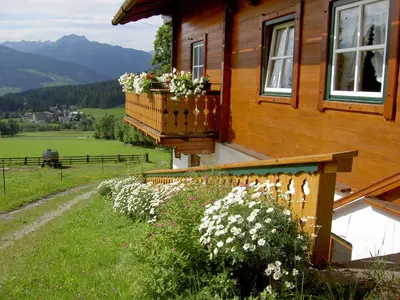 Ein allgemeiner Bergblick oder ein Berglick von der Ferienwohnung aus