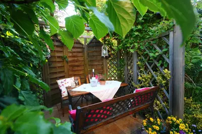 Ein Garten an der Unterkunft Kia Ora Hotel Restaurant