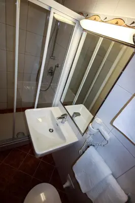 Ein Badezimmer in der Unterkunft Kia Ora Hotel Restaurant