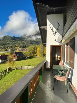 Ein allgemeiner Bergblick oder ein Berglick von der Ferienwohnung aus
