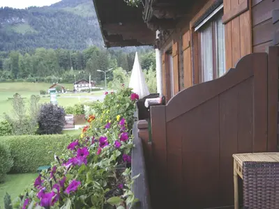 Ein allgemeiner Bergblick oder ein Berglick von der Ferienwohnung aus