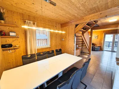 Ein Sitzbereich in der Unterkunft Kreischberg 14b - Chalet direkt am Skilift