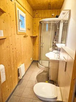Ein Badezimmer in der Unterkunft Kreischberg 14b - Chalet direkt am Skilift