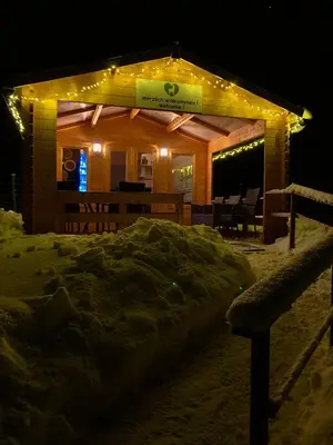 Das Gebäude in dem sich das Ferienhaus befindet