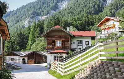 Ein allgemeiner Bergblick oder ein Berglick von des Ferienhauses aus