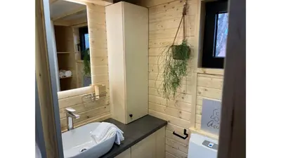 Ein Badezimmer in der Unterkunft Lisi Grun Tiny House by Tiny Away