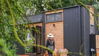 Das Gebäude in dem sich das Ferienhaus befindet
