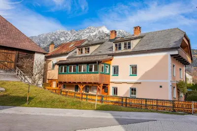 Ein allgemeiner Bergblick oder ein Berglick von des Ferienhauses aus