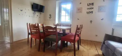 Ein Sitzbereich in der Unterkunft Hoamathaus II by Alpenidyll Apartments