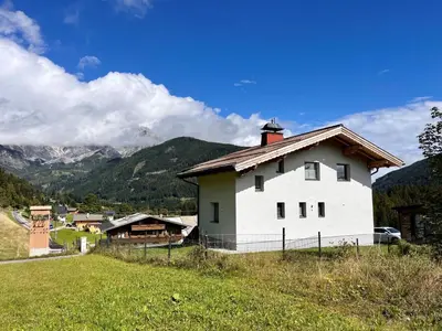 Ein allgemeiner Bergblick oder ein Berglick von der Ferienwohnung aus