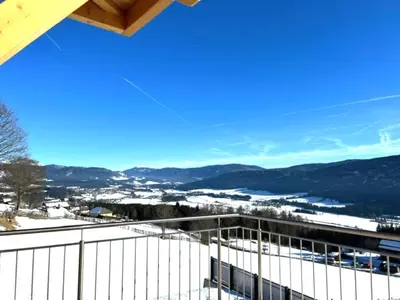 Ein allgemeiner Bergblick oder ein Berglick von der Ferienwohnung aus