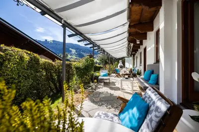 Ein allgemeiner Bergblick oder ein Berglick von der Pension aus