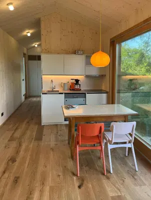 Küche/Küchenzeile in der Unterkunft Die Klingerei - Tiny House Wiese - Your Austrian Home