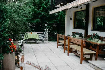 Ein Garten an der Unterkunft Pension Leprich