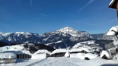 Ein allgemeiner Bergblick oder ein Berglick von des Chalets aus
