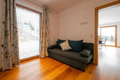 Ein Sitzbereich in der Unterkunft Ferienwohnung Hinterlehen
