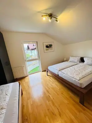Ein Bett oder Betten in einem Zimmer der Unterkunft Tanjas gemütliches Haus am Mondsee